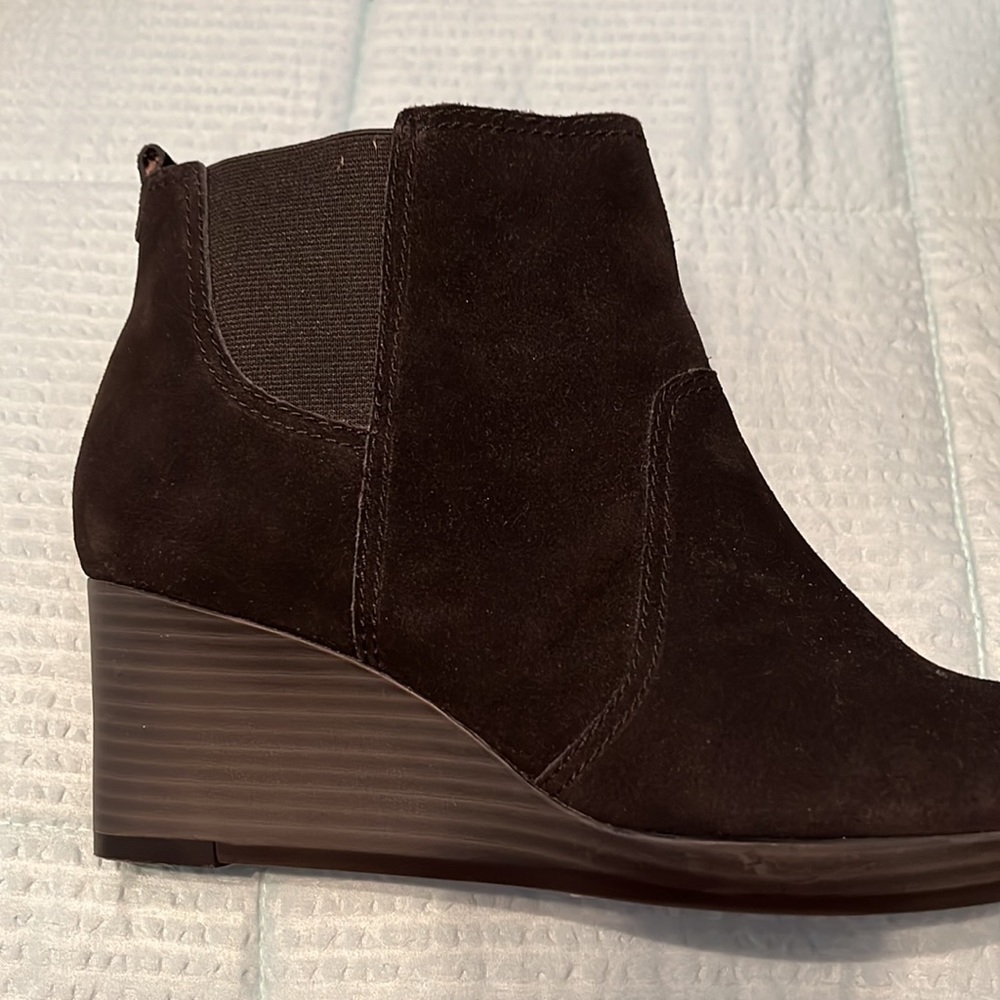 Like New Clark black wedge ankle boots - Picture 2 of 9